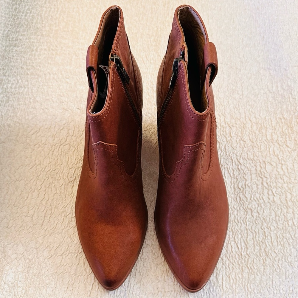 Frye Reina Western Ankle Boots Pointy Toe Cognac Brown Leather 7.5 NEW - Picture 3 of 10